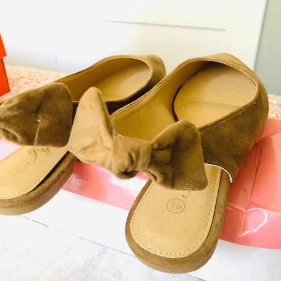 Shoes - Picture 2 of 4